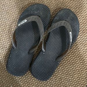 Hawaiian locals sandals black